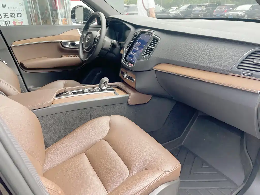 Volvo XC90 2022 B5 Luxury 5 мест