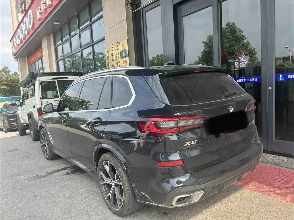 BMW X5 2022 xDrive 40Li M Sport