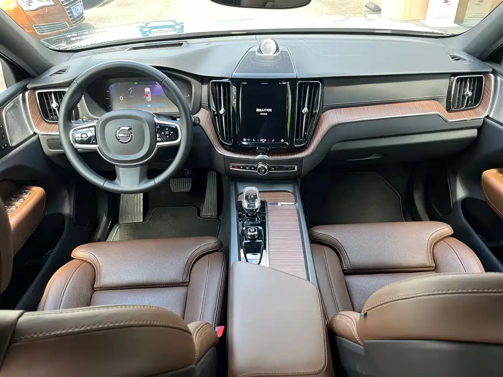 VOLVO  XC60 PLUG IN HYBRID