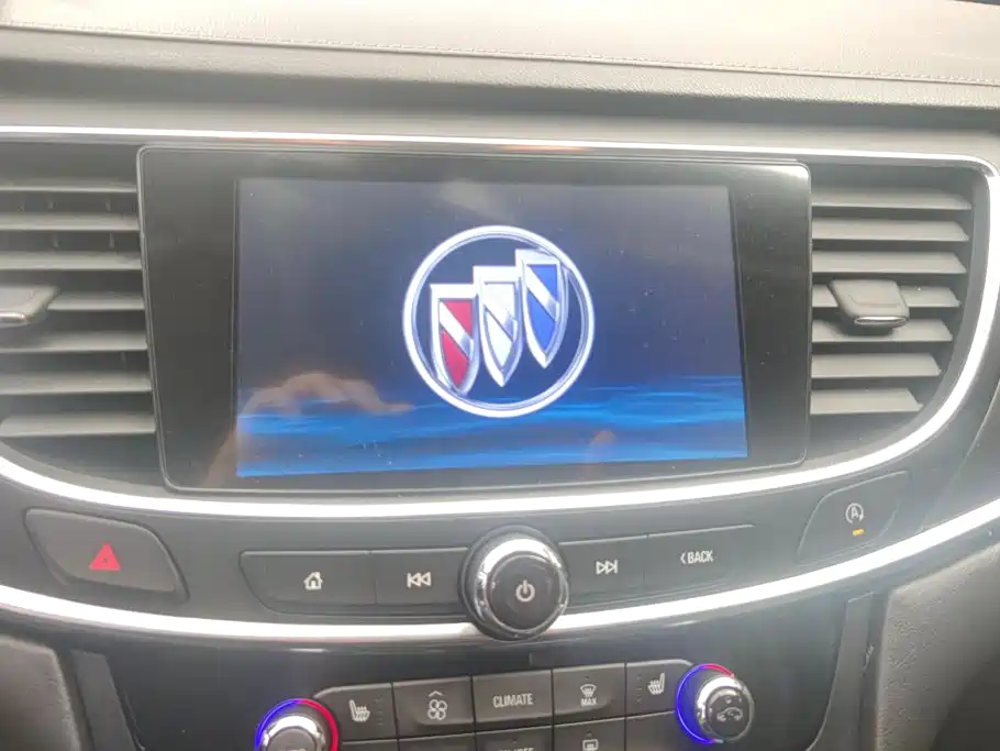 Buick LaCrosse — миниатюра 12