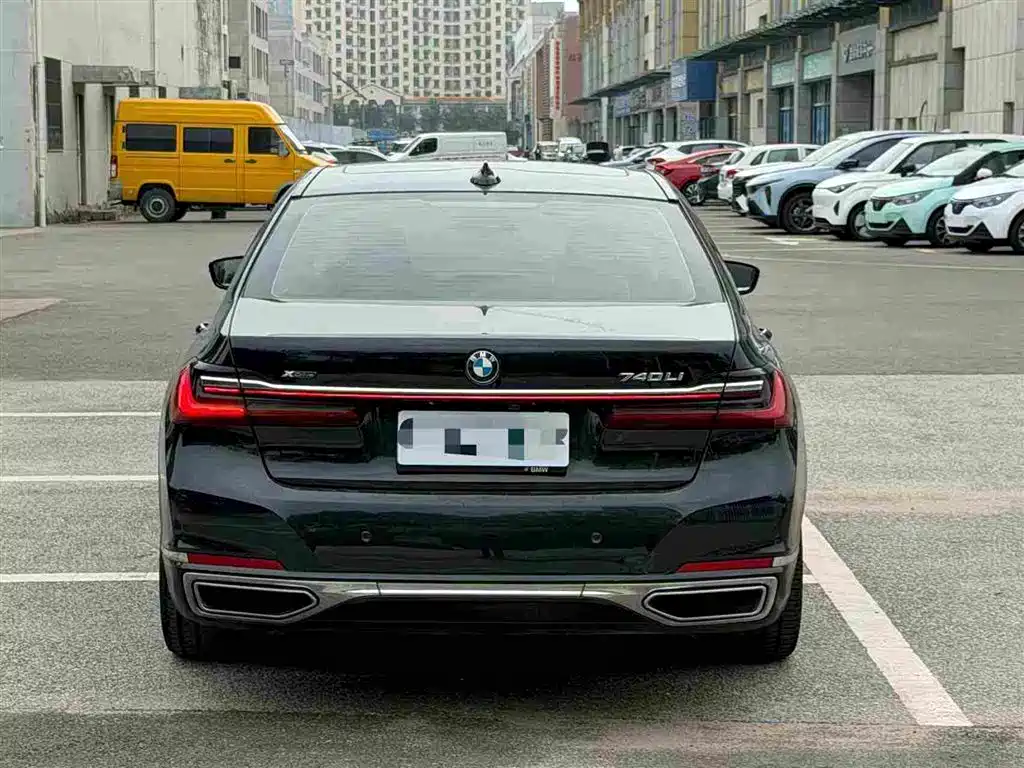 BMW 7 Series — миниатюра 8