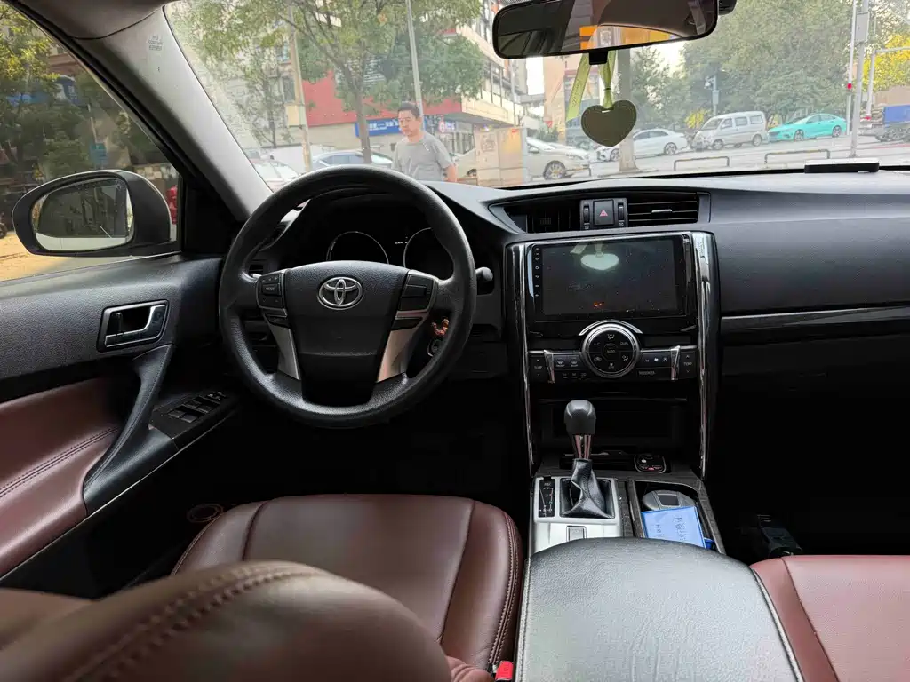Toyota Reiz — миниатюра 9