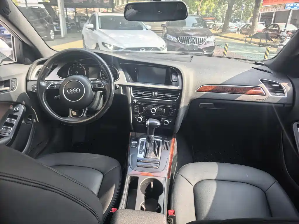 Audi A4L 2015 35 TFSI AT Comfort