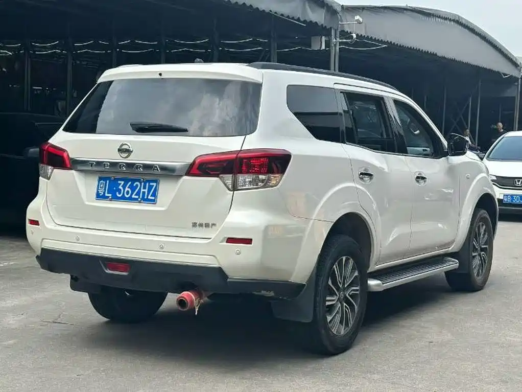 Nissan Terra — миниатюра 8