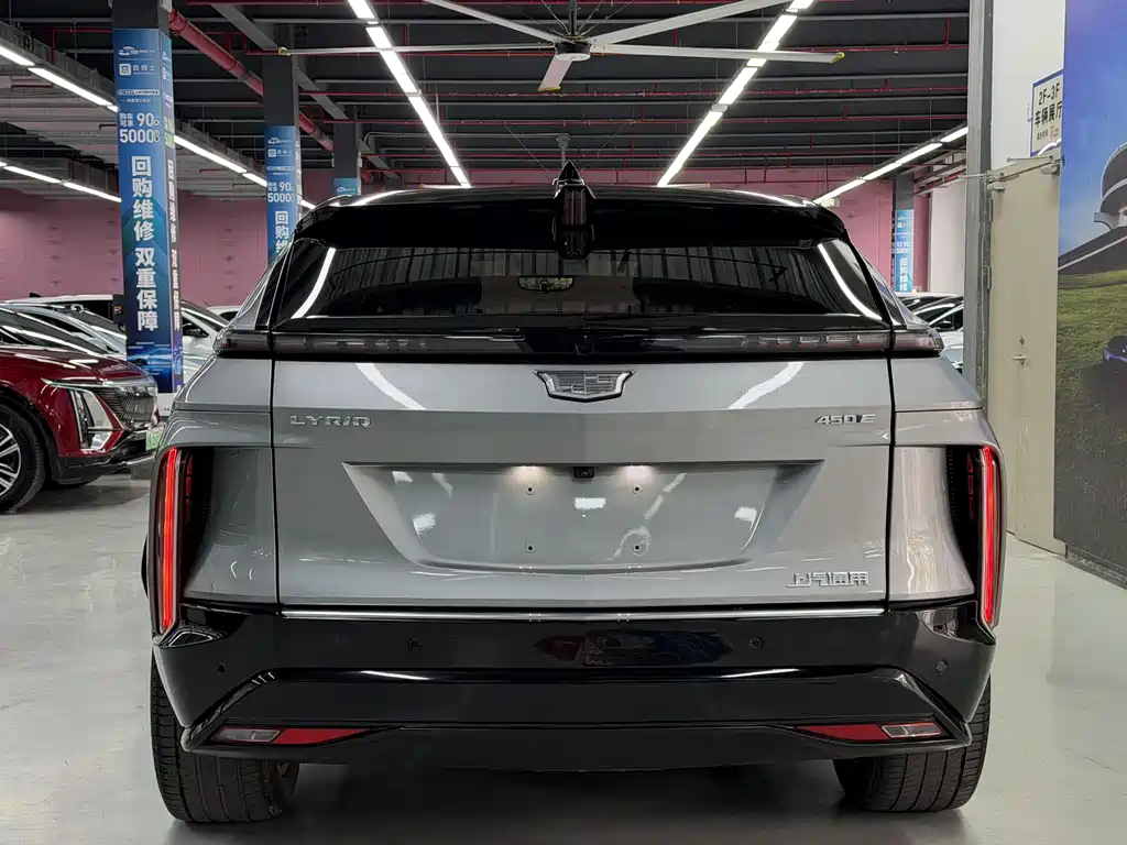 Cadillac IQ 2022 Luxury