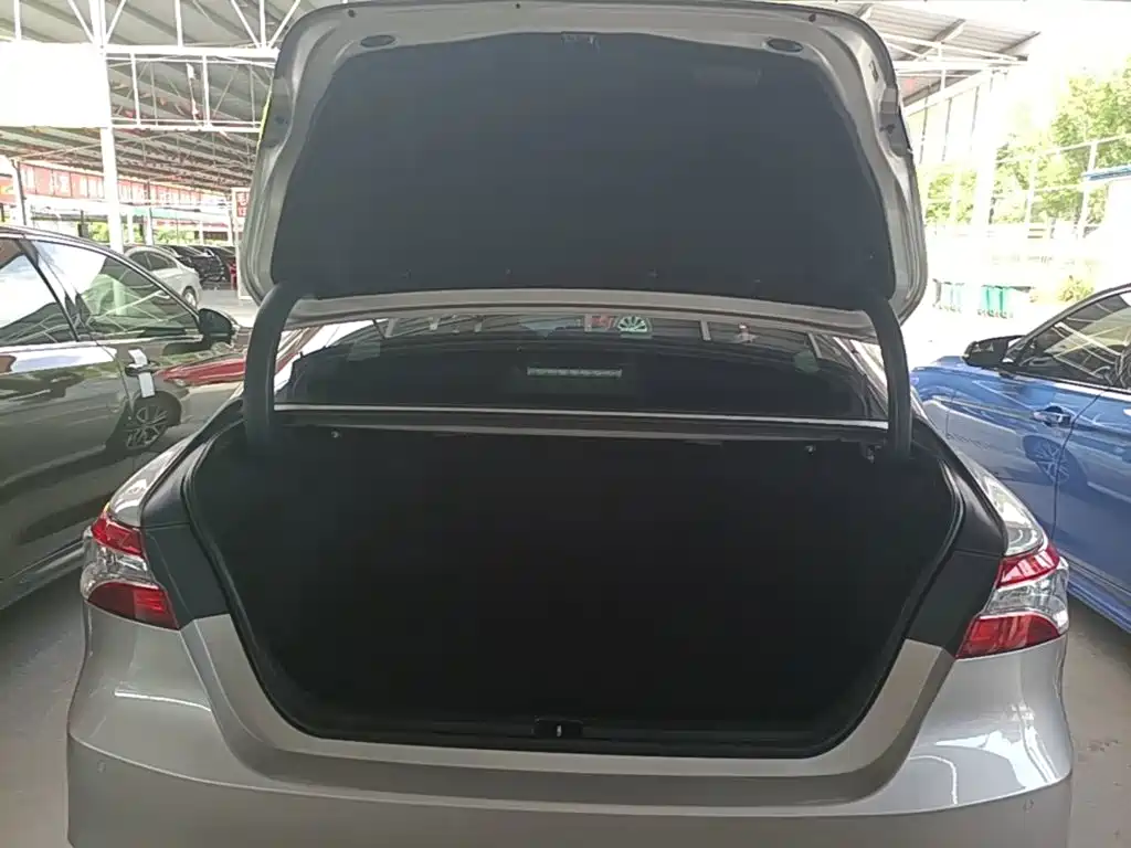 Toyota Camry — миниатюра 19