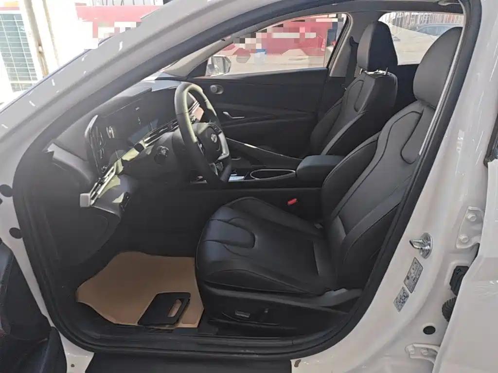 Hyundai Elantra — миниатюра 16