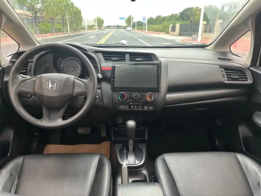 Honda Fit — миниатюра 6