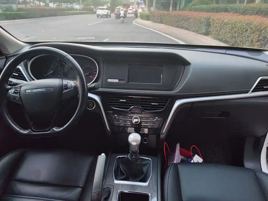 Venucia T90 2.0L Manual Smart Fashion Edition, фото 5