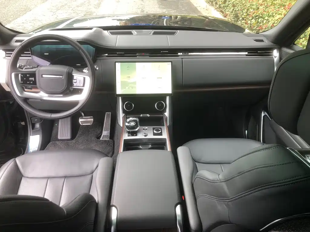 Land Rover Range Rover 2024 3.0 L6 400PS Long Wheelbase