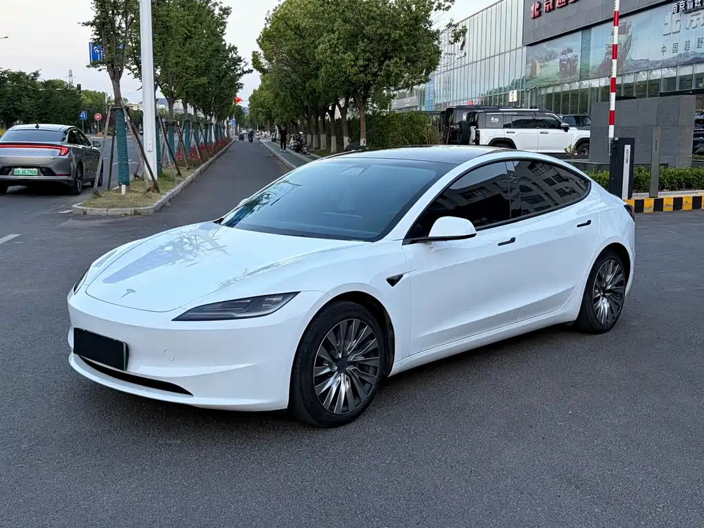 Tesla Model 3 2024