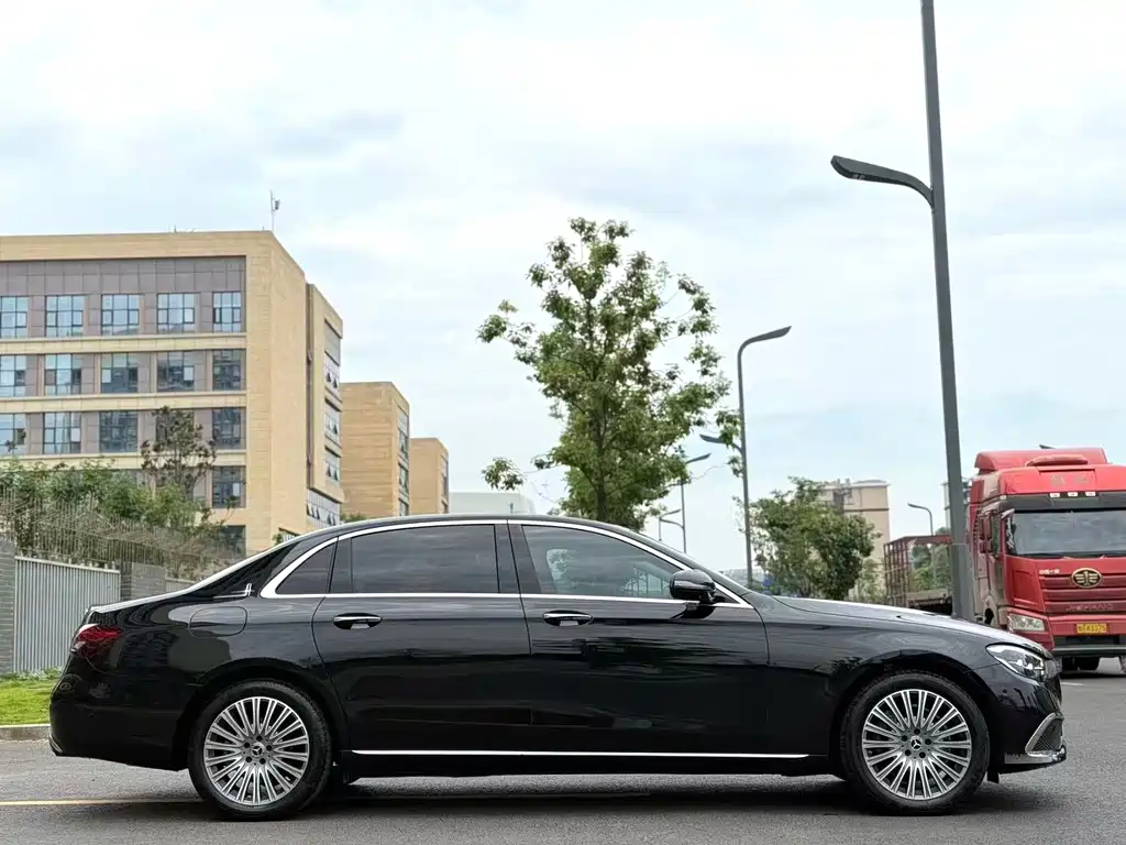 Mercedes-Benz E-Class — миниатюра 9