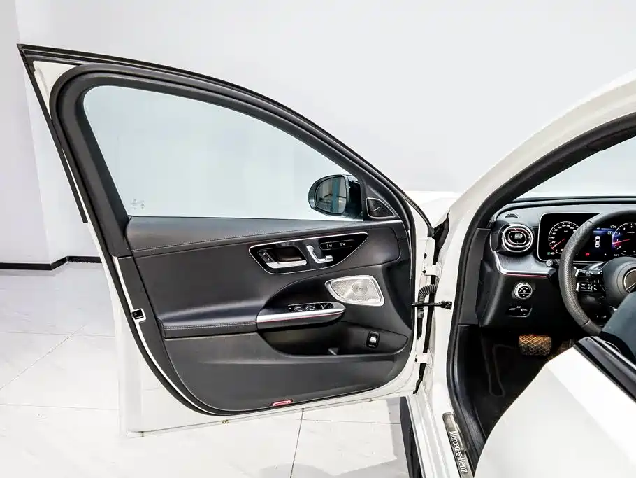Mercedes-Benz C-Class — миниатюра 8