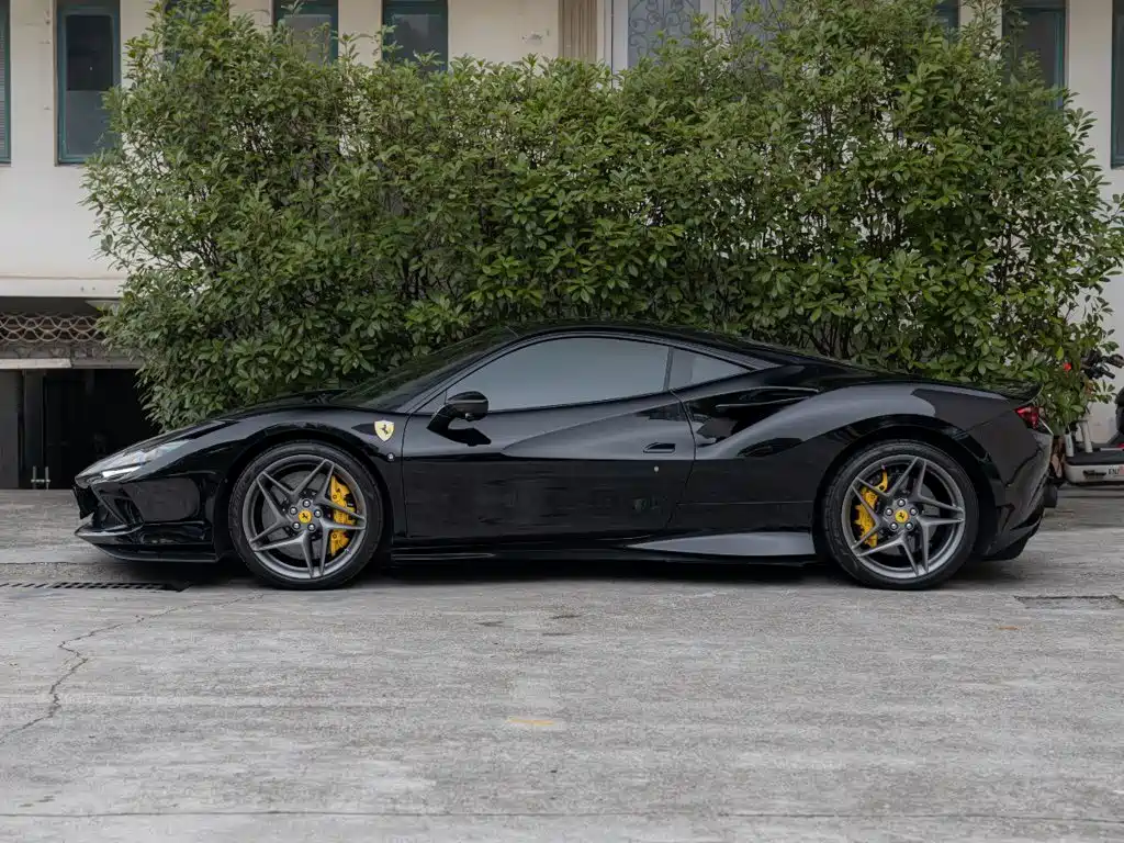 Ferrari F8 — миниатюра 7
