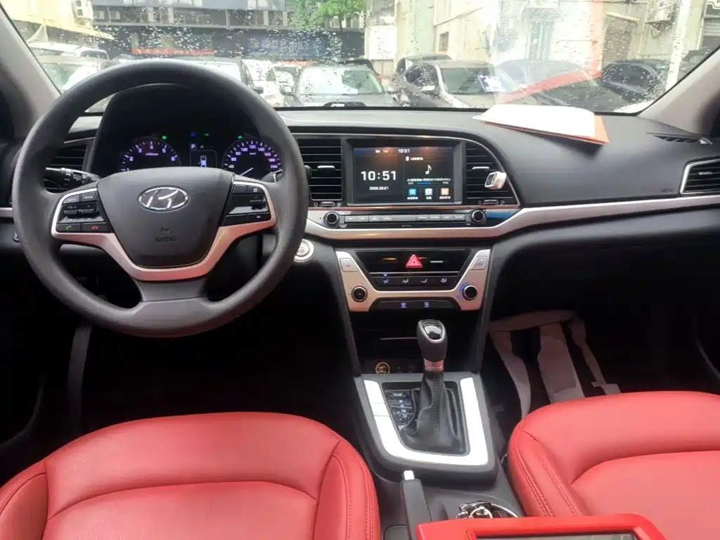 Hyundai Elantra — миниатюра 10