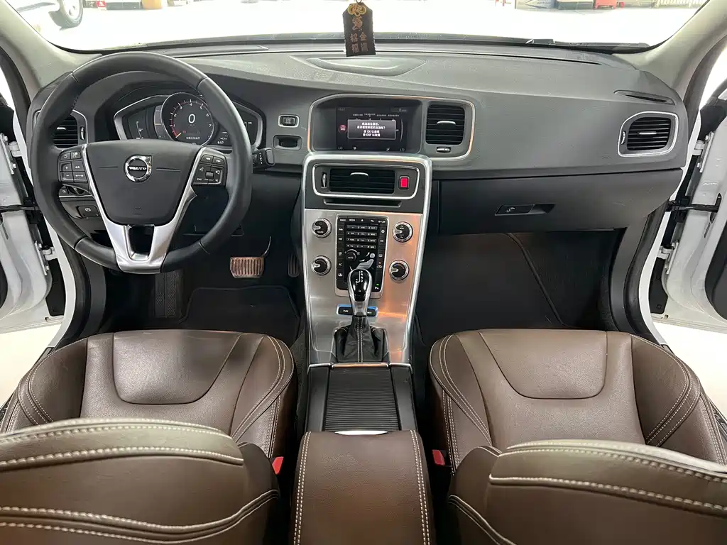 Volvo S60 PHEV — миниатюра 11