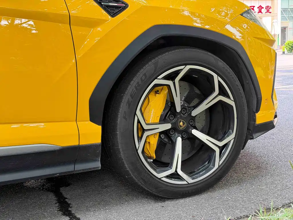Lamborghini Urus — миниатюра 22