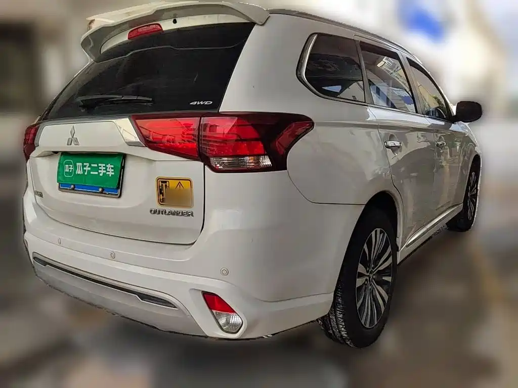 Mitsubishi Outlander — миниатюра 6