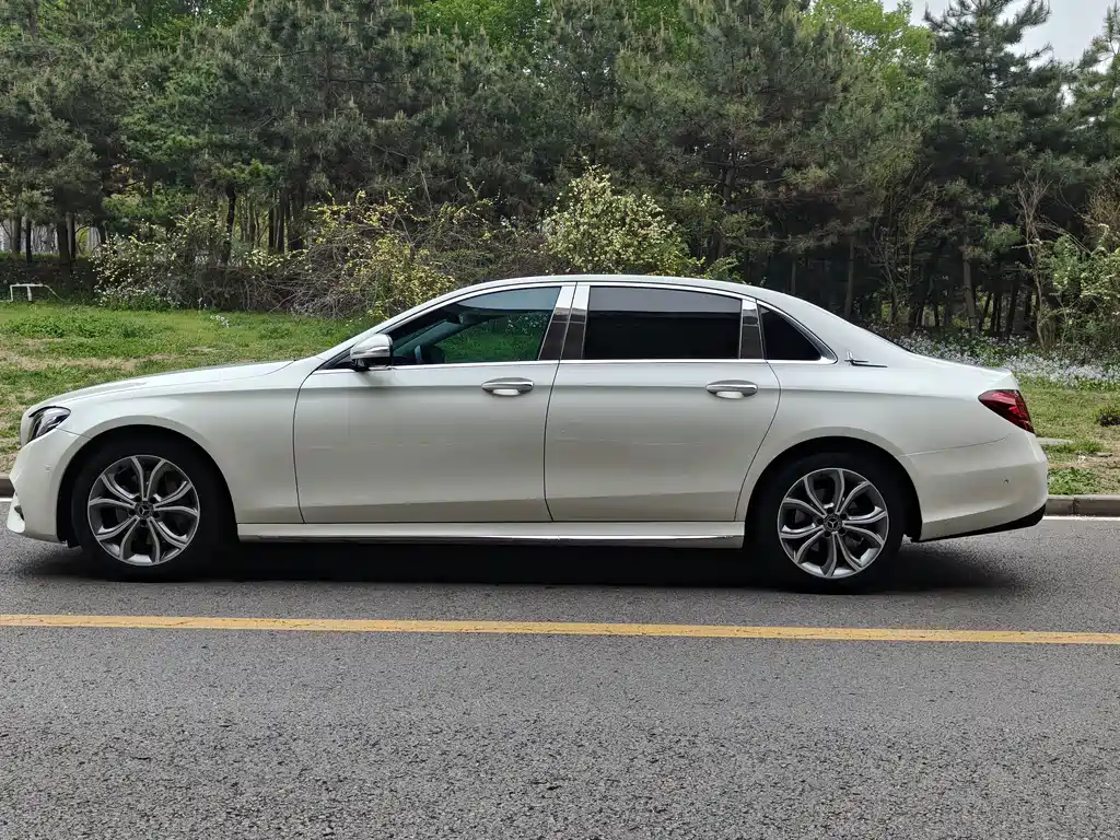Mercedes-Benz E-Class — миниатюра 18