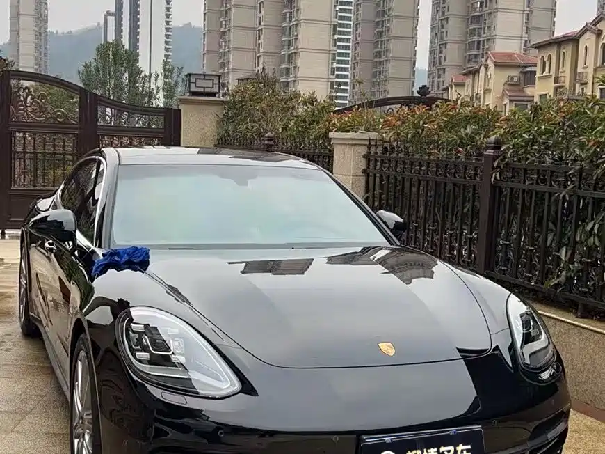 Porsche Panamera 2021