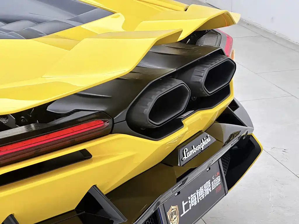 Lamborghini Revuelto — миниатюра 7