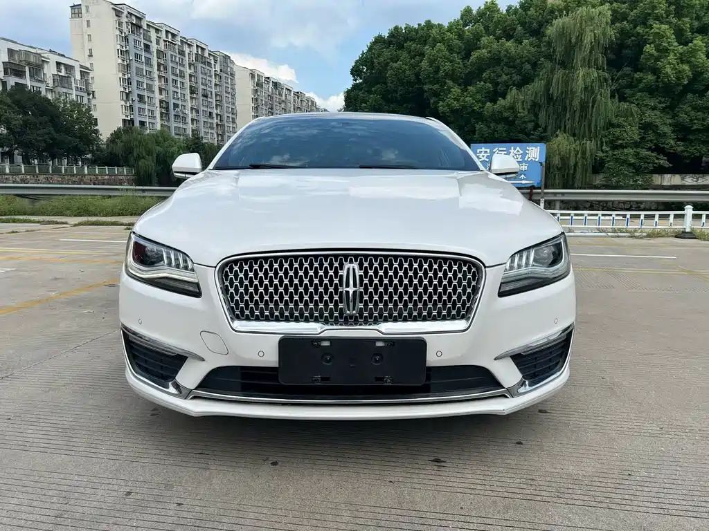 Lincoln MKZ — миниатюра 2