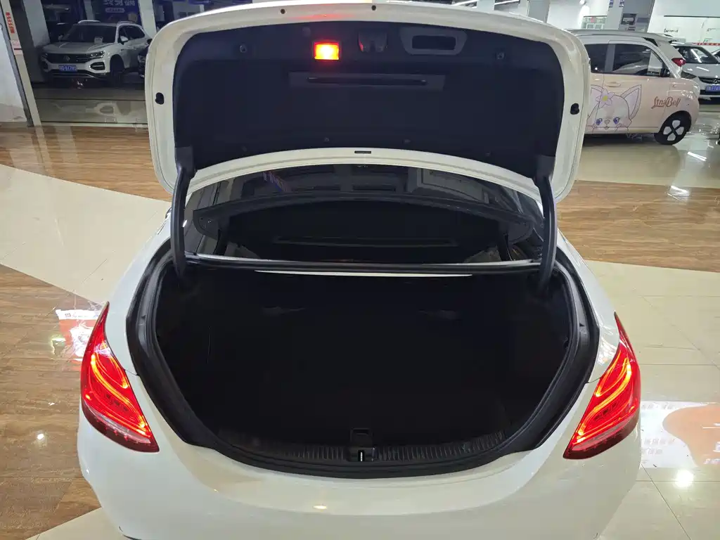 Mercedes-Benz C-Class — миниатюра 12