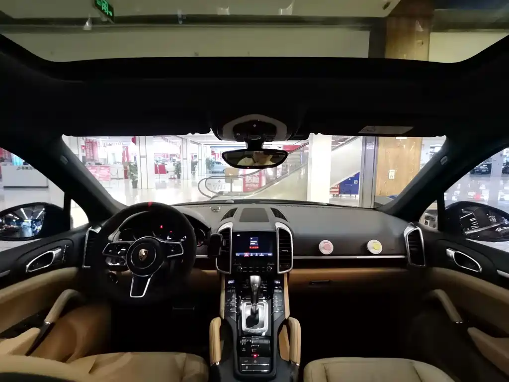 Porsche Cayenne — миниатюра 11