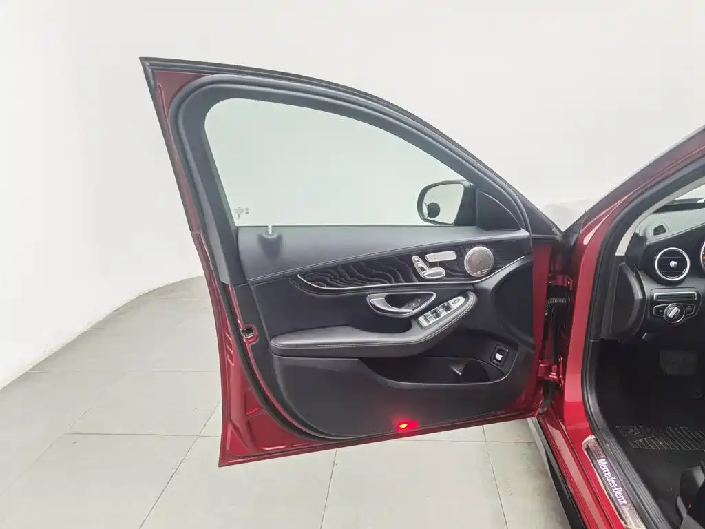 Mercedes-Benz C-Class — миниатюра 8