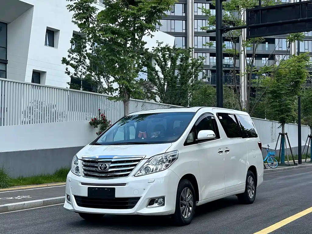 Toyota Alphard 2014