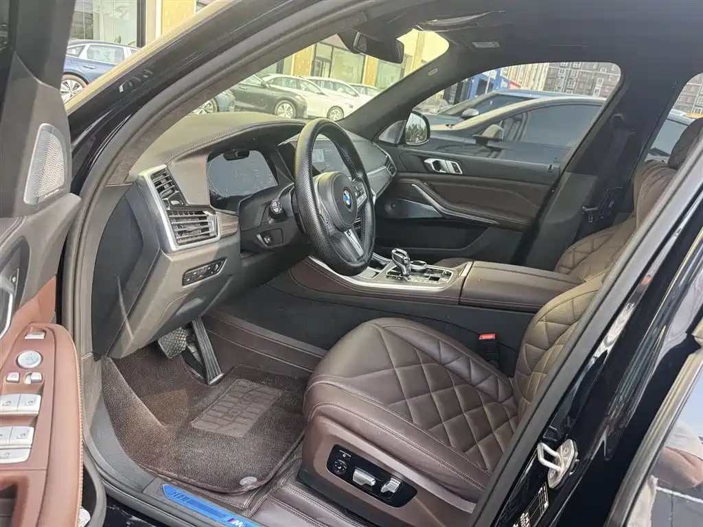BMW X5 2023 xDrive 30Li Premium M Sport