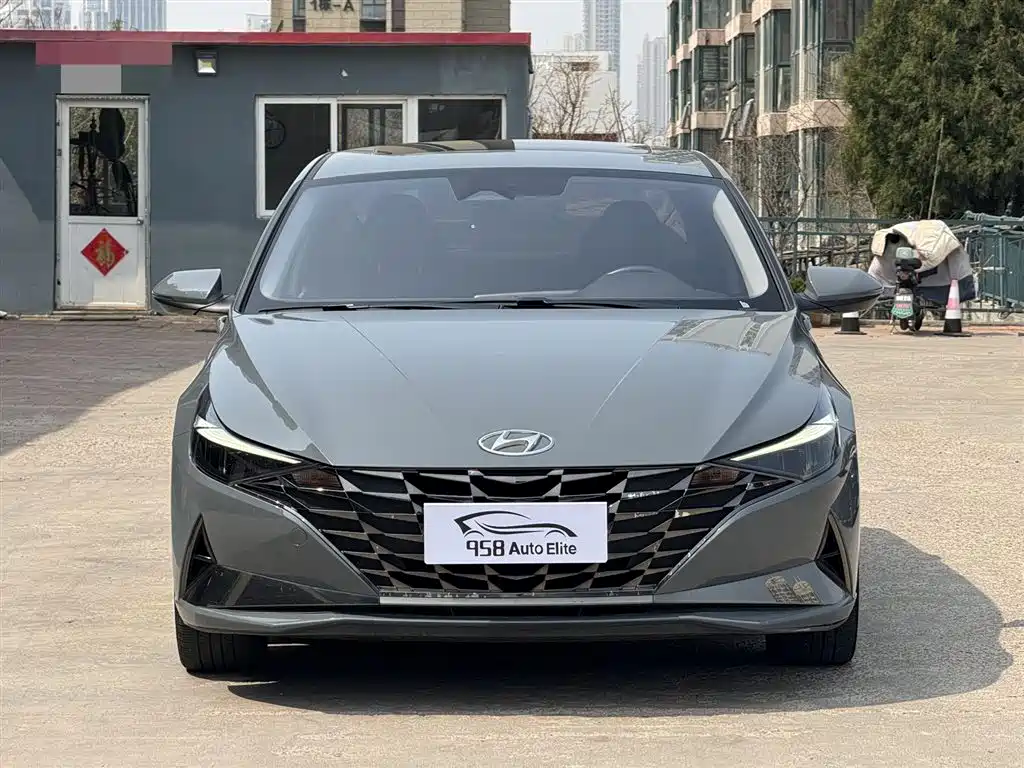 HYUNDAI ELANTRA