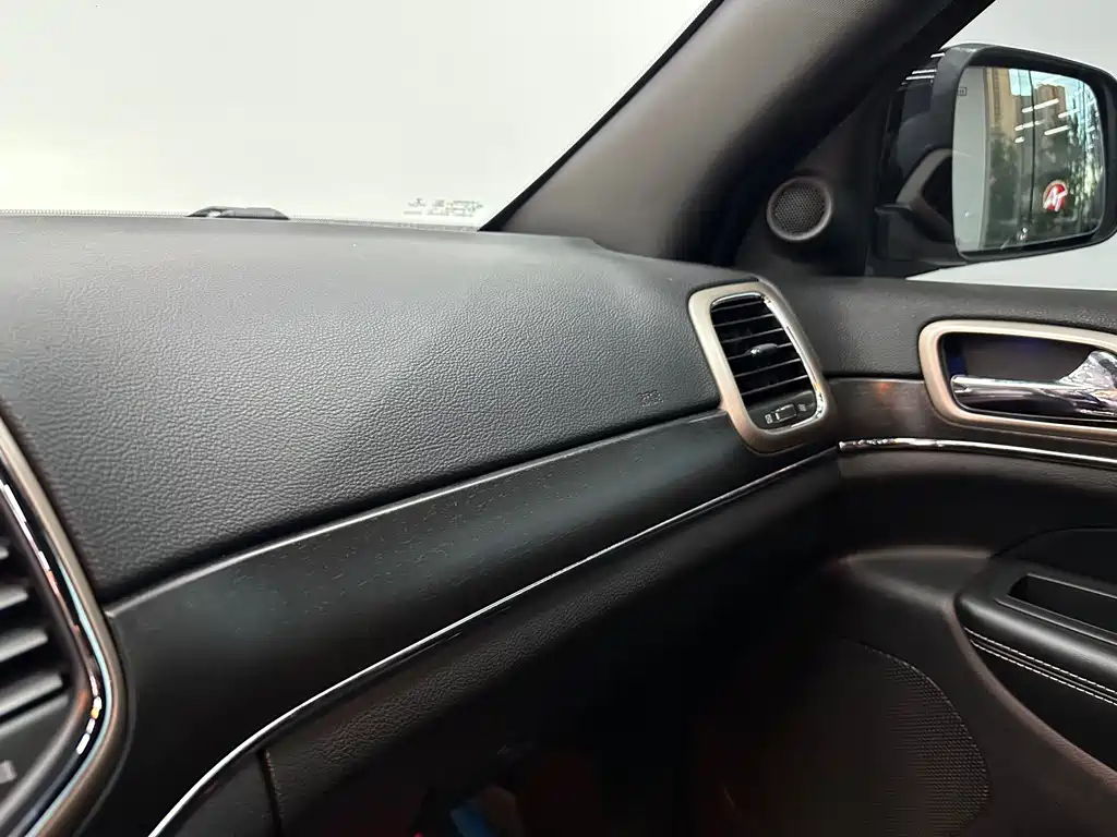 Jeep Grand Cherokee (Import) — миниатюра 12