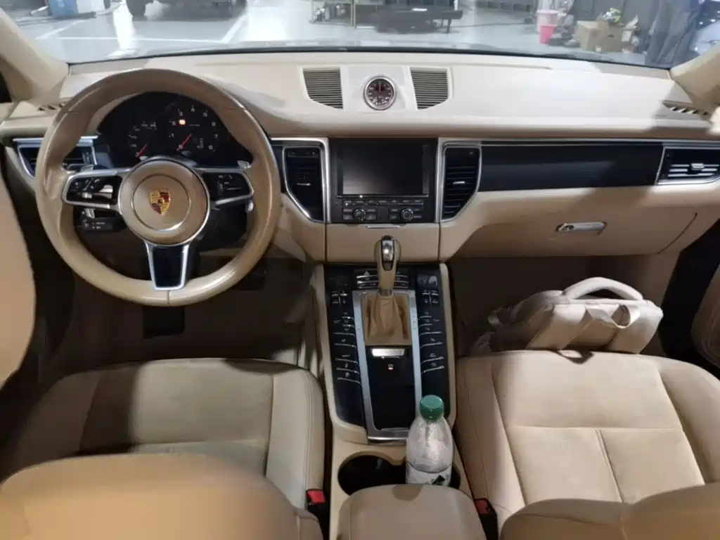 Porsche Macan — миниатюра 10