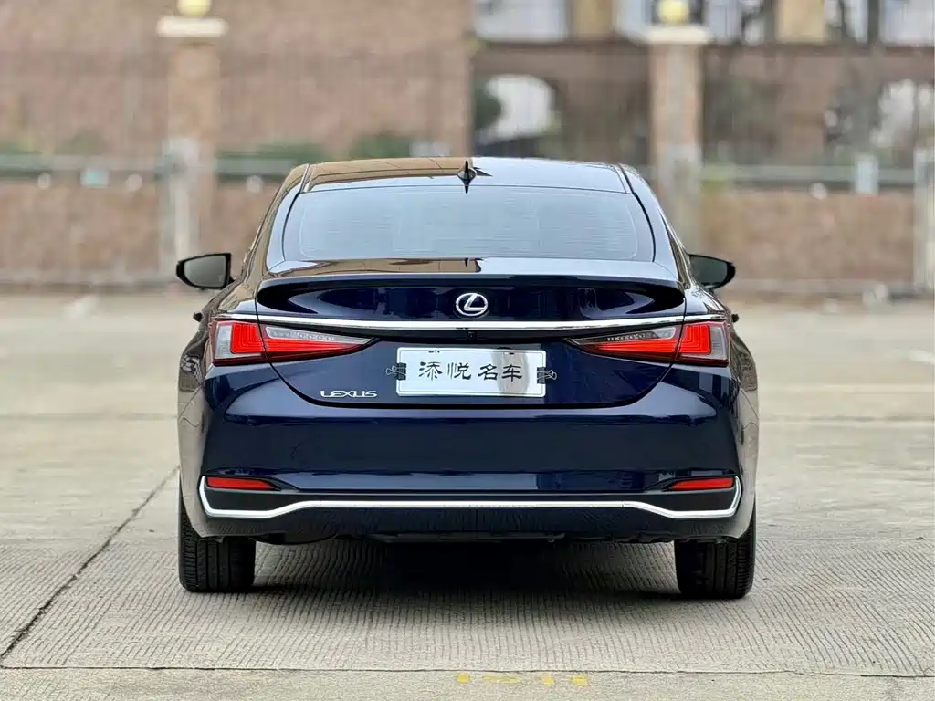 Lexus ES — миниатюра 6