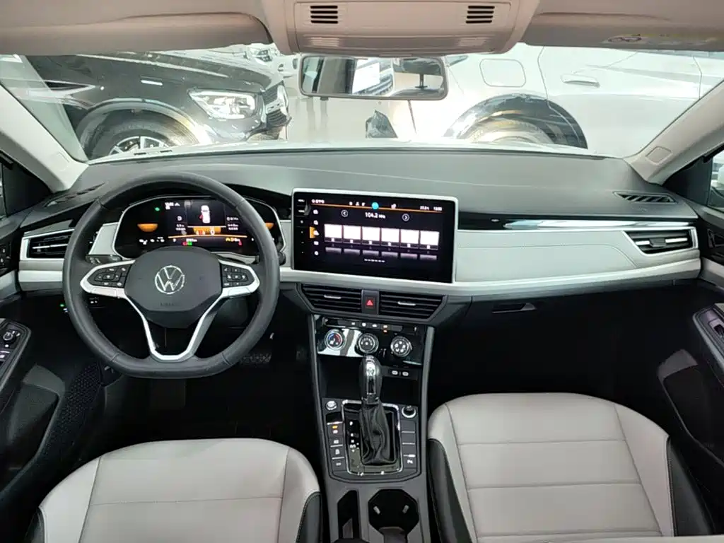 Volkswagen Bora 2023 280TSI DSG
