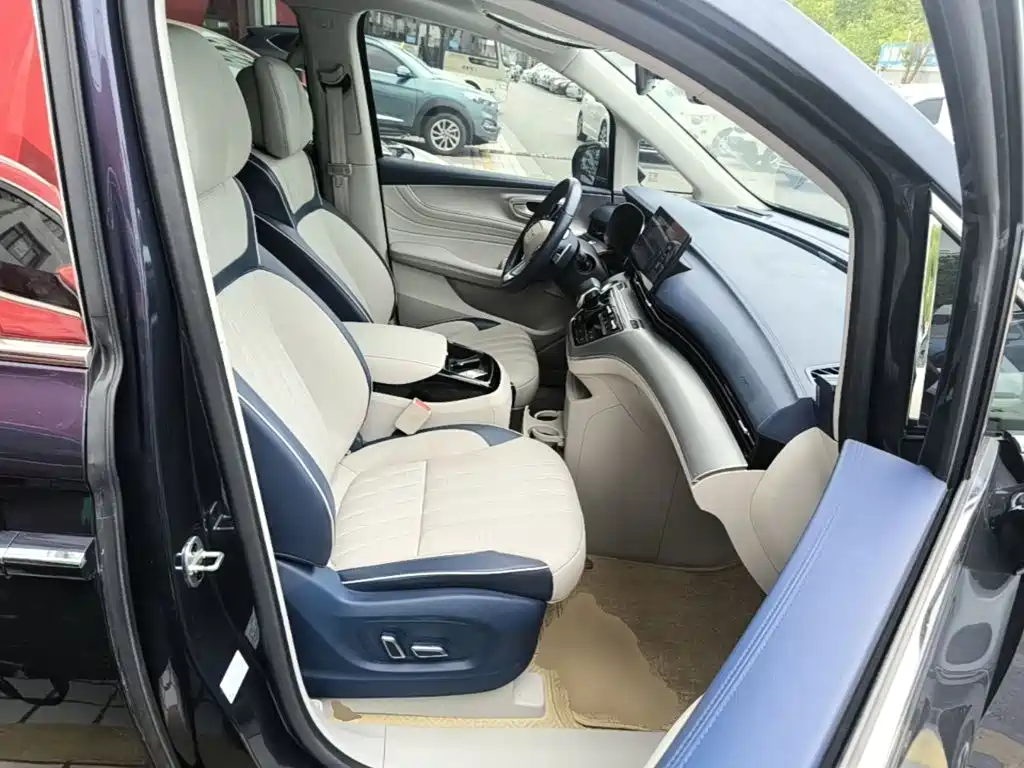 Roewe iMAX8 — миниатюра 25
