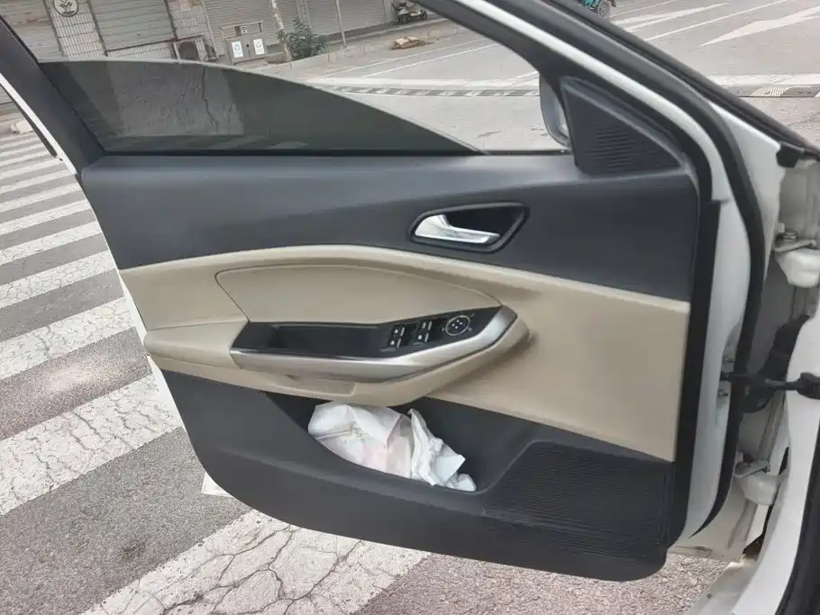 Ford Escort — миниатюра 7