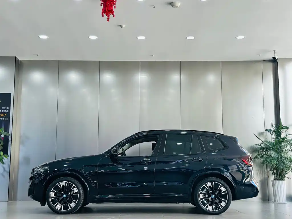 BMW iX3 — миниатюра 9