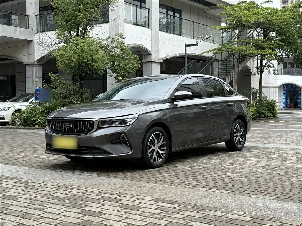 Geely Emgrand 2022
