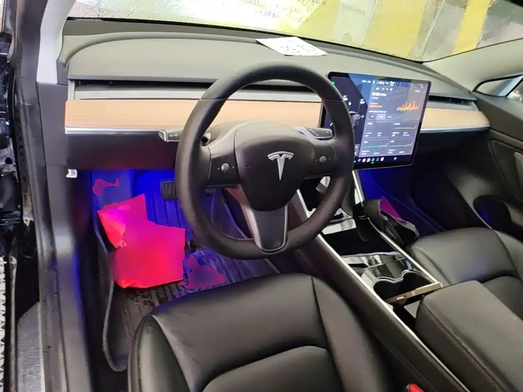 Tesla Model 3 — миниатюра 10