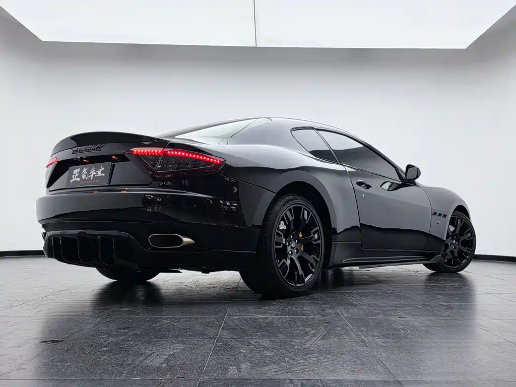Maserati GranTurismo — миниатюра 11