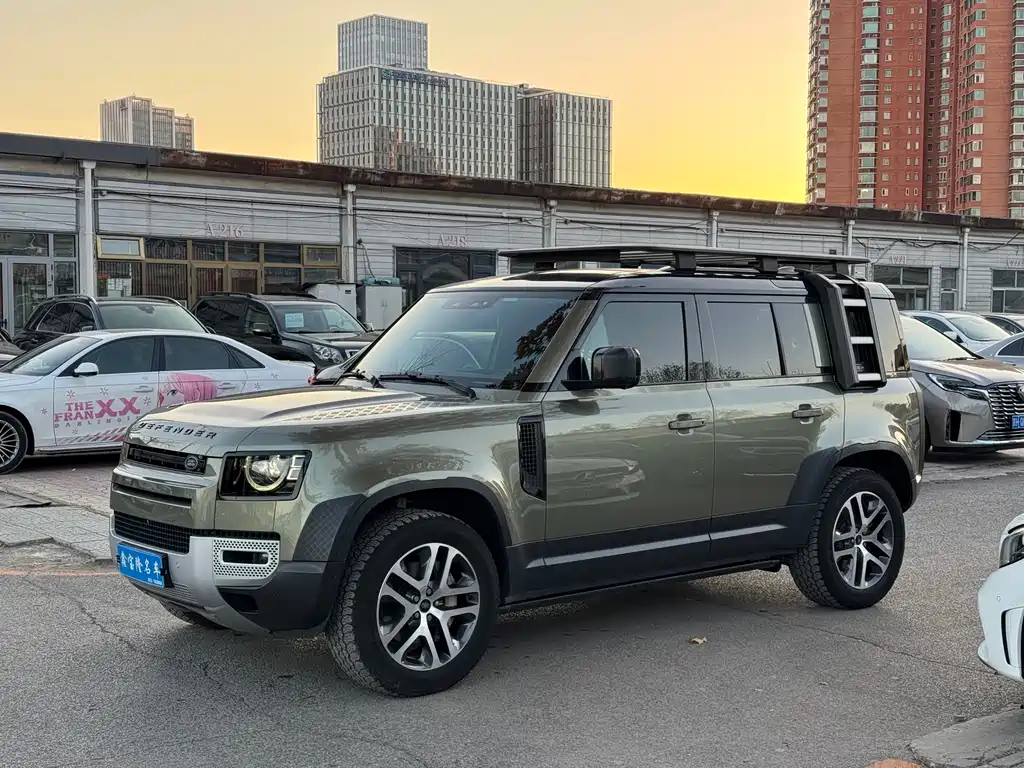 Land Rover Defender 2023