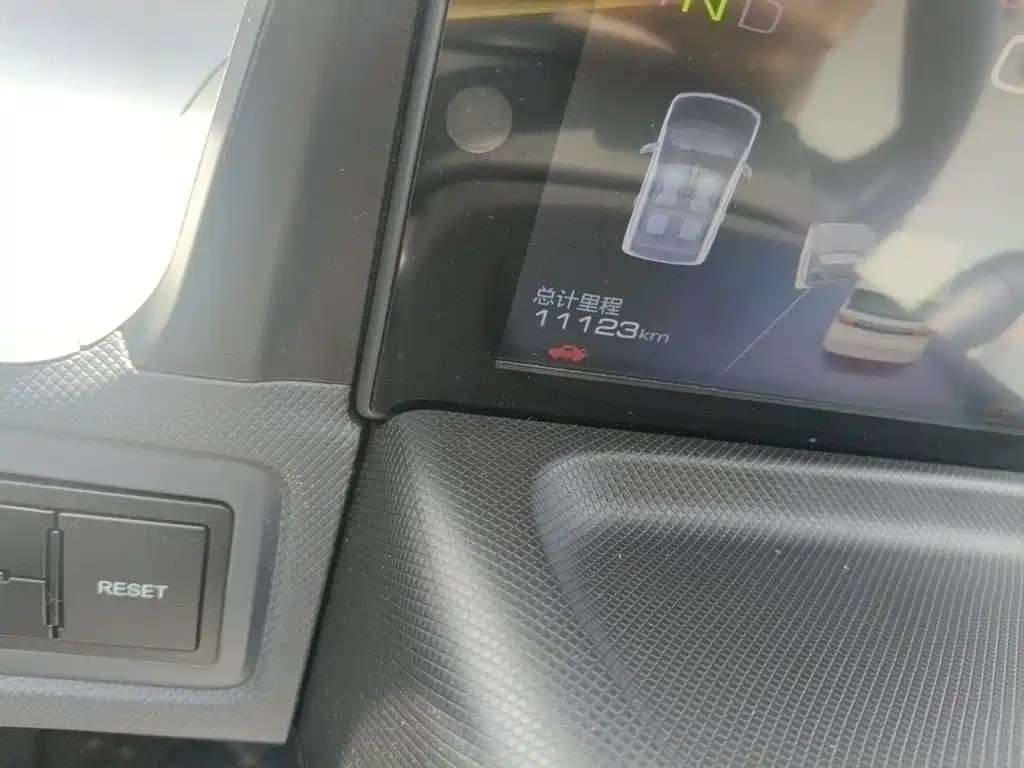 Wuling MINIEV — миниатюра 8