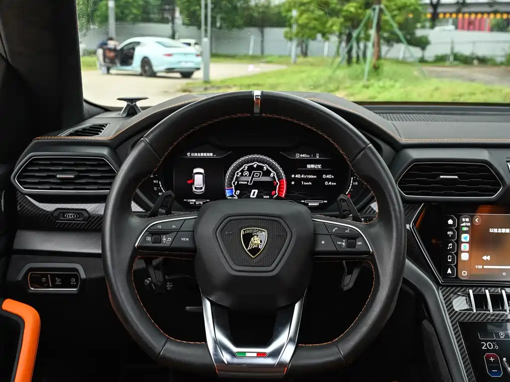 Lamborghini Urus — миниатюра 8