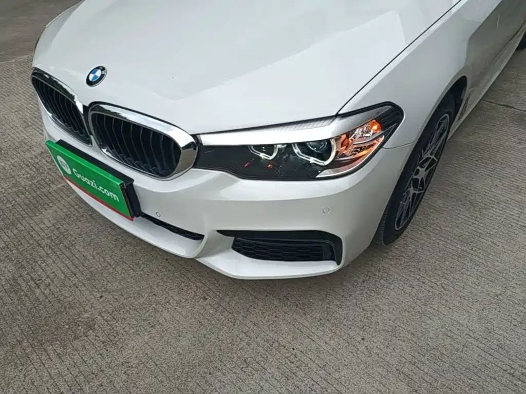 BMW 5 Series — миниатюра 24