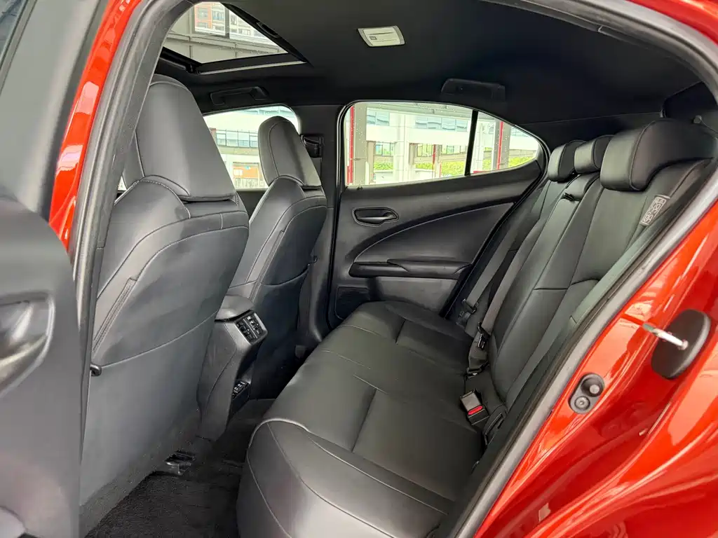 Lexus UX New Energy — миниатюра 5