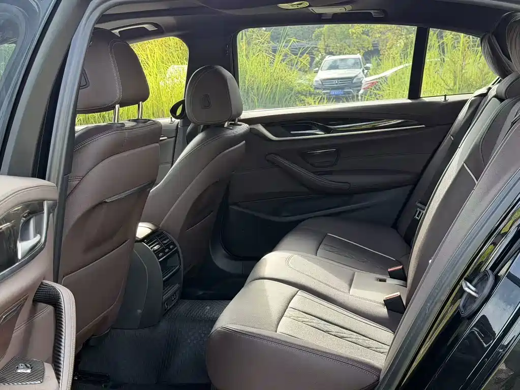 BMW 5 Series — миниатюра 6