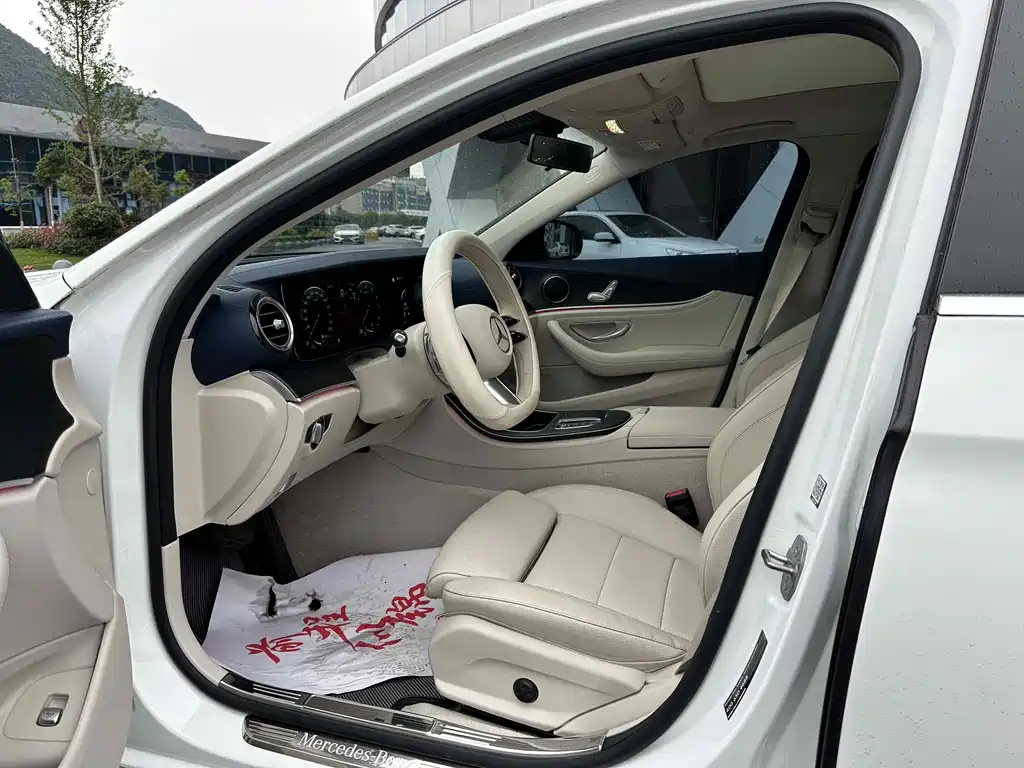 Mercedes-Benz E-Class — миниатюра 13