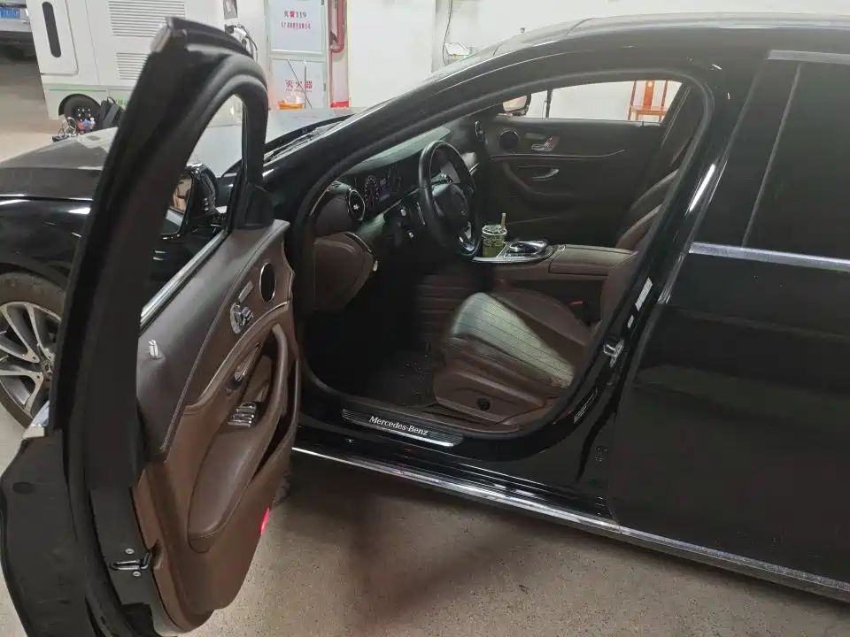Mercedes-Benz E-Class — миниатюра 3